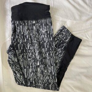 Nike Capri Leggings Large